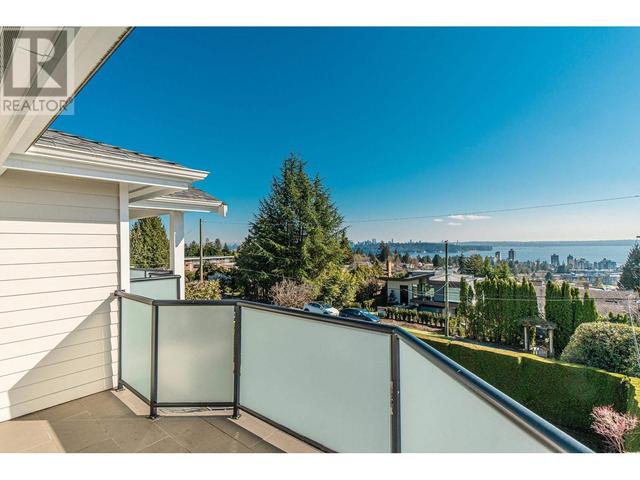 2141 Ottawa Avenue, House detached with 5 bedrooms, 4 bathrooms and 4 parking in West Vancouver BC | Image 39