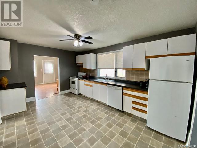 215 4th Street E, House detached with 1 bedrooms, 1 bathrooms and null parking in Carnduff SK | Image 7