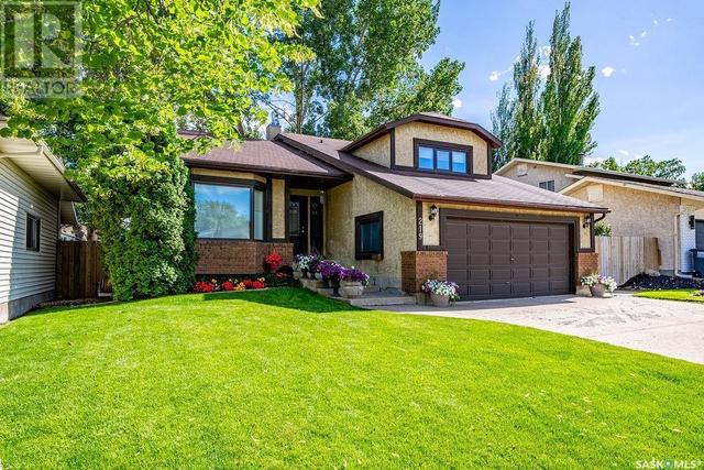219 Benesh Crescent, House detached with 5 bedrooms, 3 bathrooms and null parking in Saskatoon SK | Image 2