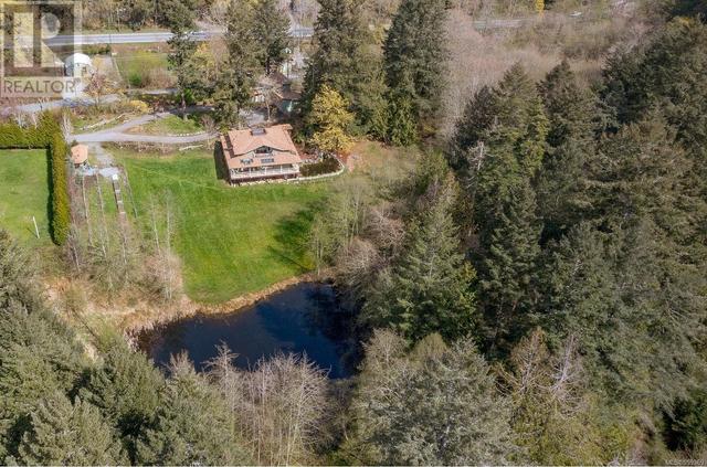 5058 West Saanich Rd, House detached with 3 bedrooms, 3 bathrooms and 8 parking in Saanich BC | Image 2