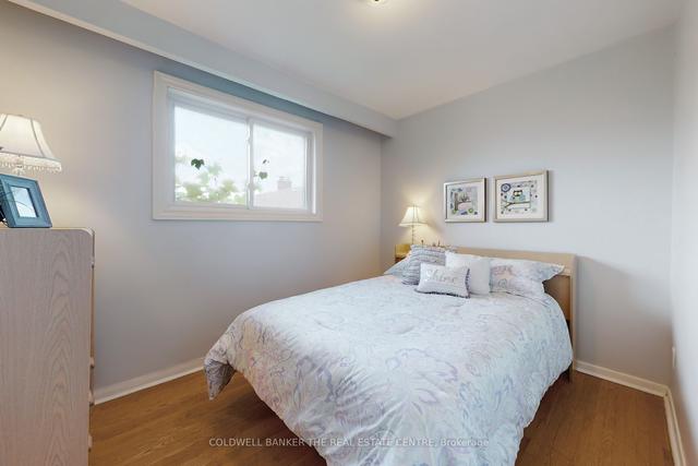 31 Blossom Cres, House semidetached with 3 bedrooms, 2 bathrooms and 4 parking in Toronto ON | Image 10