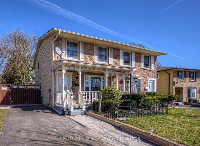 535 Elgin St N, House semidetached with 3 bedrooms, 3 bathrooms and 3 parking in Cambridge ON | Image 1