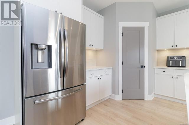 Stainless Steel Appliances | Image 4