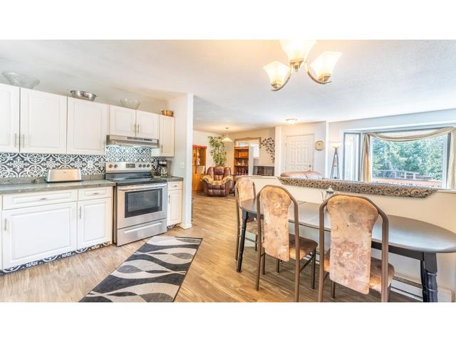 853 Birchmont Drive, House detached with 4 bedrooms, 2 bathrooms and null parking in Central Kootenay C BC | Image 7