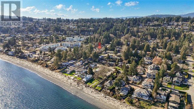 4 - 5156 Cordova Bay Rd, House attached with 2 bedrooms, 1 bathrooms and 1 parking in Saanich BC | Image 8
