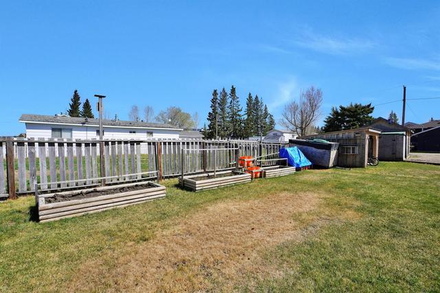 117 and 113 2 Avenue, House detached with 5 bedrooms, 2 bathrooms and 2 parking in Clearwater County AB | Image 35