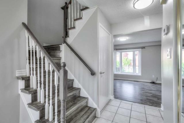 2204 Wildwood Cres, House detached with 3 bedrooms, 3 bathrooms and 6 parking in Pickering ON | Image 4