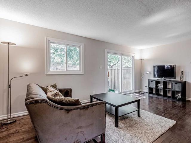 48 - 81 Hansen Rd N, Townhouse with 3 bedrooms, 2 bathrooms and 1 parking in Brampton ON | Image 4