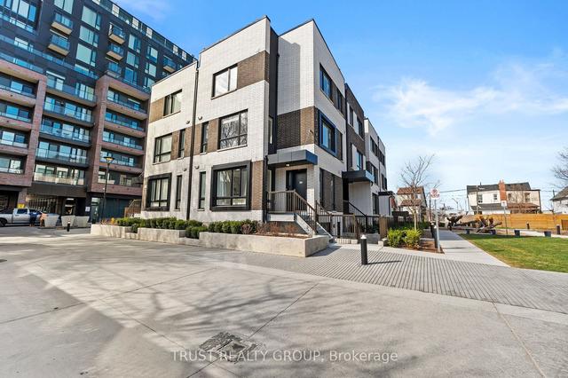 th16 - 10 Ed Clark Gdns, Townhouse with 3 bedrooms, 2 bathrooms and 0 parking in Toronto ON | Image 1