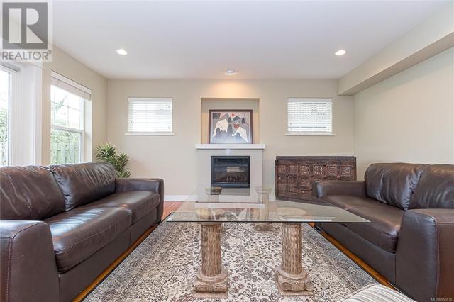 1106 Tolmie Ave, House detached with 3 bedrooms, 3 bathrooms and 2 parking in Saanich BC | Image 8