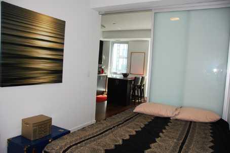 912 - 260 Sackville St, Condo with 1 bedrooms, 1 bathrooms and null parking in Toronto ON | Image 3