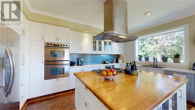 2136 Pan Dion Pl, House detached with 4 bedrooms, 4 bathrooms and 10 parking in Sooke BC | Image 14