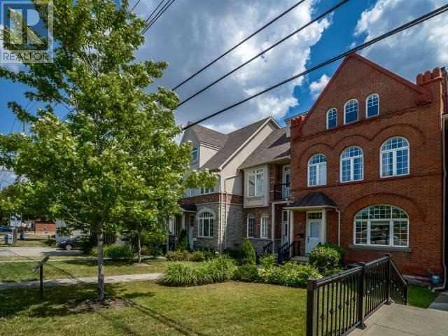 523c Royal York Rd, House attached with 3 bedrooms, 4 bathrooms and 2 parking in Toronto ON | Image 1