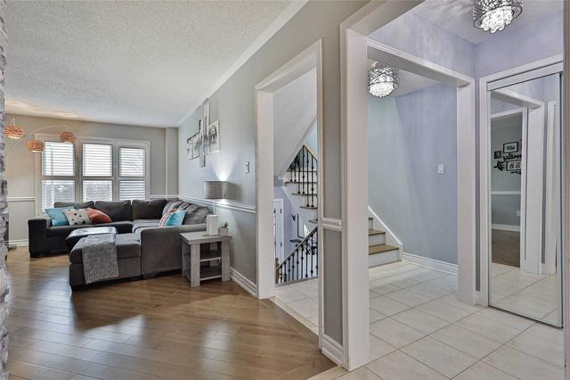 40 Isa Crt, House semidetached with 3 bedrooms, 3 bathrooms and 4 parking in Vaughan ON | Image 23