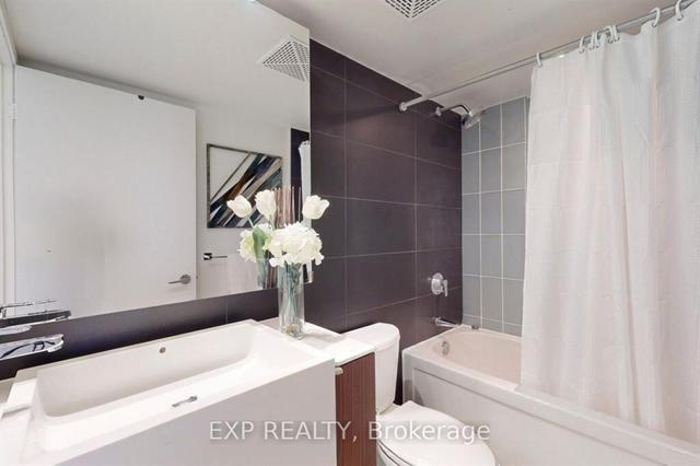 2807 - 21 Iceboat Terr, Condo with 1 bedrooms, 1 bathrooms and 1 parking in Toronto ON | Image 5