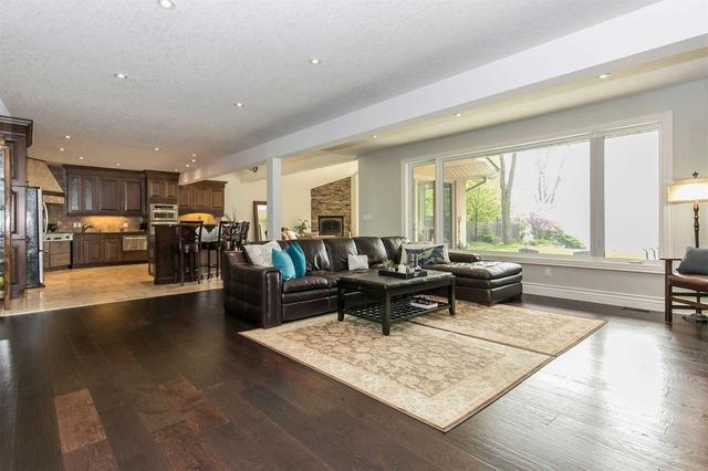 5150 Lakeshore Rd, House detached with 7 bedrooms, 4 bathrooms and 24 parking in Burlington ON | Image 4