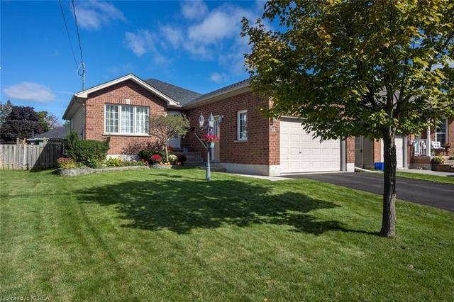 12 Trailway Lane, House detached with 3 bedrooms, 2 bathrooms and 5 parking in Kawartha Lakes ON | Card Image