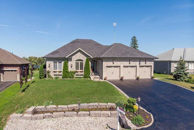 151 Southcrest Dr, House detached with 2 bedrooms, 2 bathrooms and 9 parking in Kawartha Lakes ON | Image 1