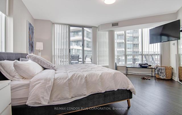 1215 - 230 Queens Quay W, Condo with 3 bedrooms, 3 bathrooms and 1 parking in Toronto ON | Image 31
