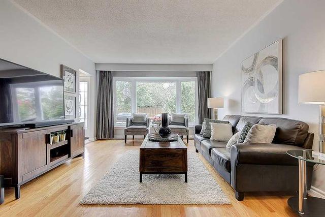 1251 Fairdale Dr, House semidetached with 3 bedrooms, 2 bathrooms and 4 parking in Mississauga ON | Image 3