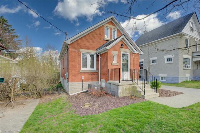 24 Avondale Avenue S, House detached with 3 bedrooms, 2 bathrooms and 3 parking in Waterloo ON | Image 23