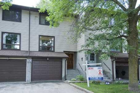 3 - 64 Bronte St S, Townhouse with 3 bedrooms, 2 bathrooms and 1 parking in Milton ON | Image 1