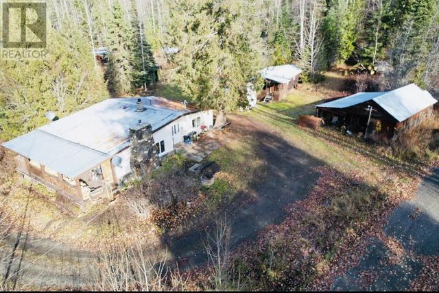 6096 Cedar Creek Road, House detached with 2 bedrooms, 1 bathrooms and null parking in Cariboo F BC | Image 4