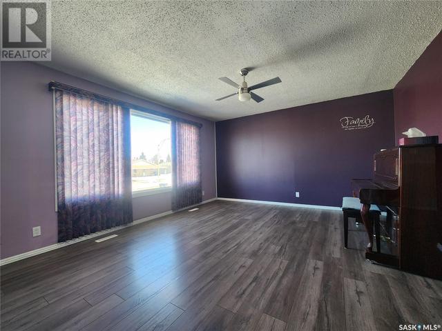 733 8th Avenue W, House detached with 4 bedrooms, 2 bathrooms and null parking in Melville SK | Image 13