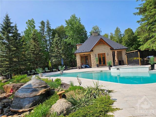 5849 Queenscourt Crescent, House detached with 5 bedrooms, 7 bathrooms and 15 parking in Ottawa ON | Image 26