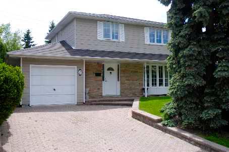 27 Tristan Cres, House detached with 4 bedrooms, 2 bathrooms and 5 parking in Toronto ON | Image 1