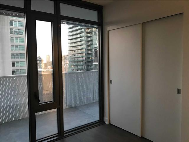 1403 - 25 Richmond St E, Condo with 2 bedrooms, 2 bathrooms and 0 parking in Toronto ON | Image 2