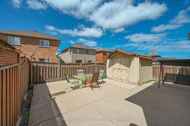 17 Whitehouse Cres, House detached with 4 bedrooms, 4 bathrooms and 6 parking in Brampton ON | Image 32