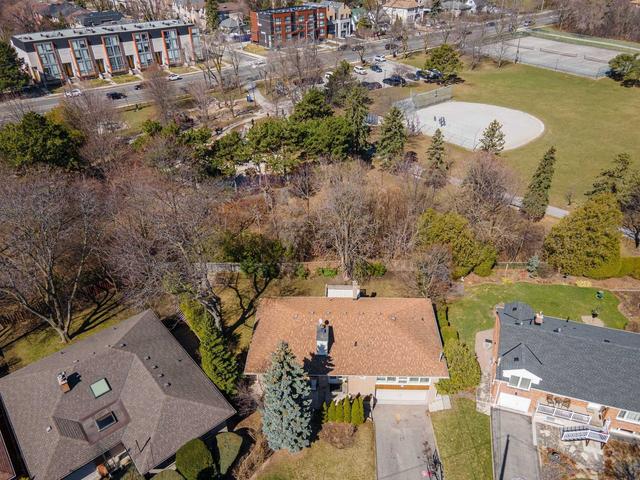 14 Millgate Cres, House detached with 3 bedrooms, 3 bathrooms and 8 parking in Toronto ON | Image 33