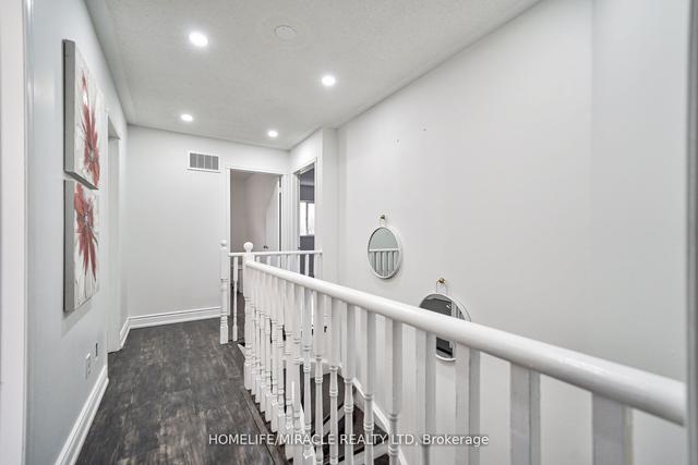 5893 Sidmouth St, House detached with 3 bedrooms, 4 bathrooms and 4 parking in Mississauga ON | Image 19