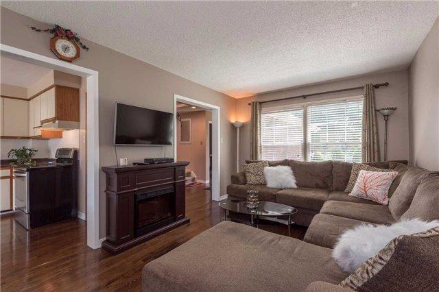 14 Cashel St, House detached with 3 bedrooms, 2 bathrooms and 2 parking in Brampton ON | Image 6