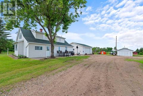 se - 14 W3 Acreage, House detached with 3 bedrooms, 2 bathrooms and 8 parking in Wilton No. 472 SK | Card Image