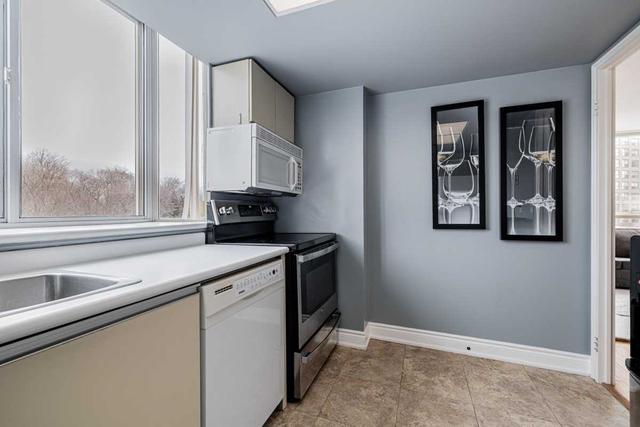310 - 270 Davis Dr, Condo with 2 bedrooms, 2 bathrooms and 1 parking in Newmarket ON | Image 9