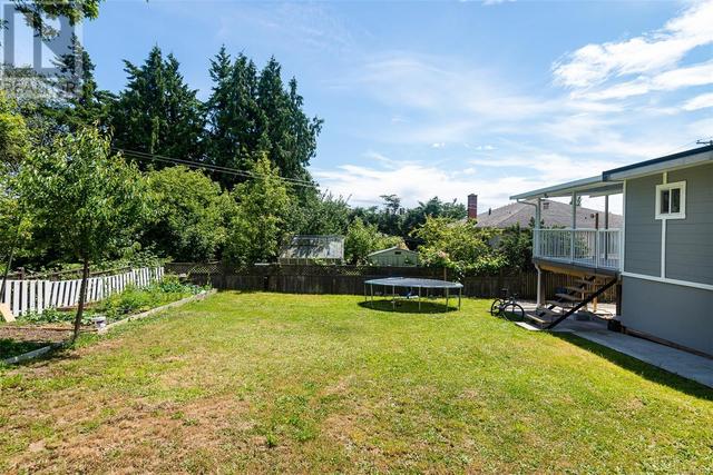 4149 Glanford Ave, House detached with 6 bedrooms, 3 bathrooms and 2 parking in Saanich BC | Image 36