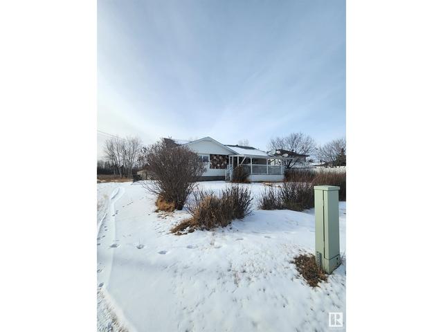 9034 100 St, House detached with 3 bedrooms, 1 bathrooms and null parking in Lac la Biche County AB | Image 2