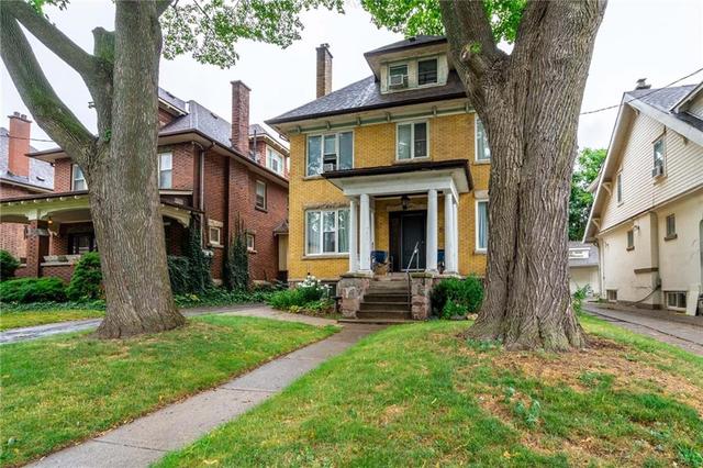 b - 80 St. Clair Avenue, House detached with 3 bedrooms, 1 bathrooms and 1 parking in Hamilton ON | Image 2