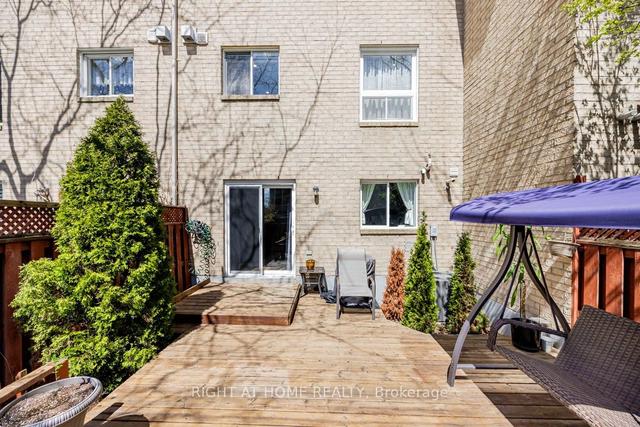 15 Formula Crt, House attached with 3 bedrooms, 3 bathrooms and 3 parking in Toronto ON | Image 18