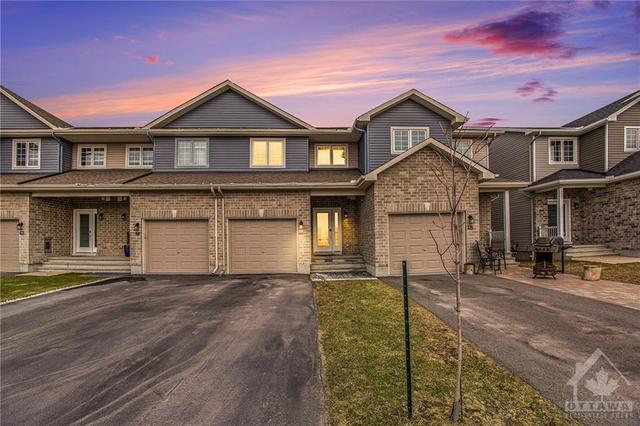 46 Vimy Ridge Crescent, Townhouse with 3 bedrooms, 2 bathrooms and 3 parking in Arnprior ON | Image 1