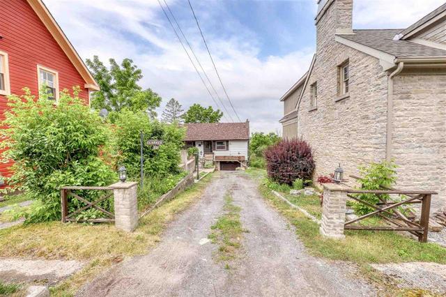 221 Main Street, House detached with 3 bedrooms, 1 bathrooms and null parking in Kingston ON | Image 3