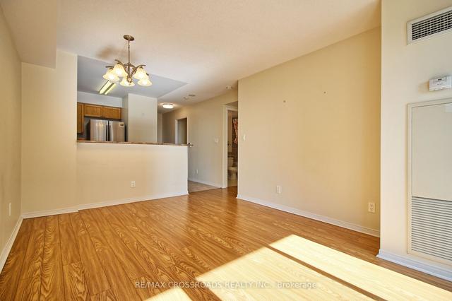 lph06 - 7 Michael Power Pl, Condo with 1 bedrooms, 1 bathrooms and 1 parking in Toronto ON | Image 2