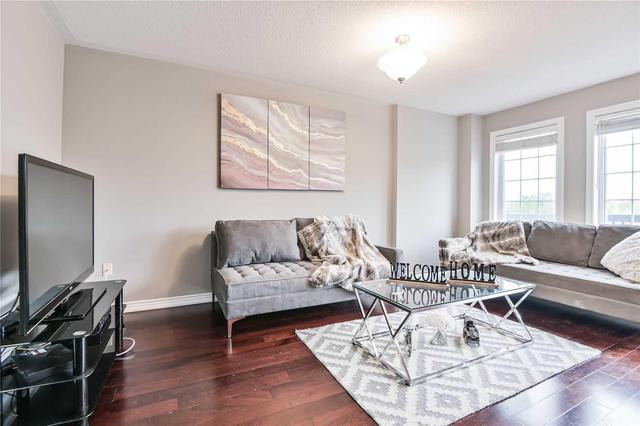 65 Root Cres, House attached with 3 bedrooms, 4 bathrooms and 1 parking in Ajax ON | Image 4
