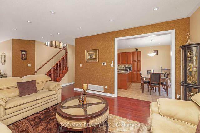 22 Chalkfarm Cres, House detached with 4 bedrooms, 3 bathrooms and 6 parking in Brampton ON | Image 6