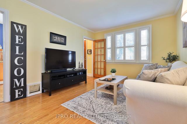 126 Hillside Ave, House detached with 2 bedrooms, 1 bathrooms and 2 parking in Toronto ON | Image 30