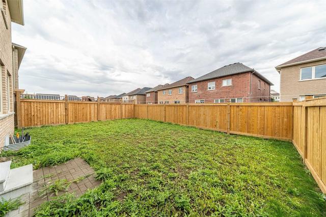 2393 Dress Circle Cres, House detached with 4 bedrooms, 3 bathrooms and 5 parking in Oshawa ON | Image 29