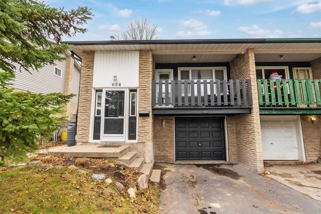 654 Berwick Cres, House semidetached with 3 bedrooms, 2 bathrooms and 3 parking in Oshawa ON | Card Image