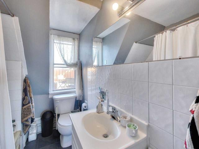 855 Shaw St, House semidetached with 5 bedrooms, 4 bathrooms and 1 parking in Toronto ON | Image 18